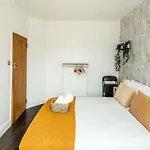 Lovely 3 Bed House In Feltham