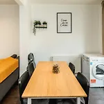 Lovely 3 Bed House In Feltham