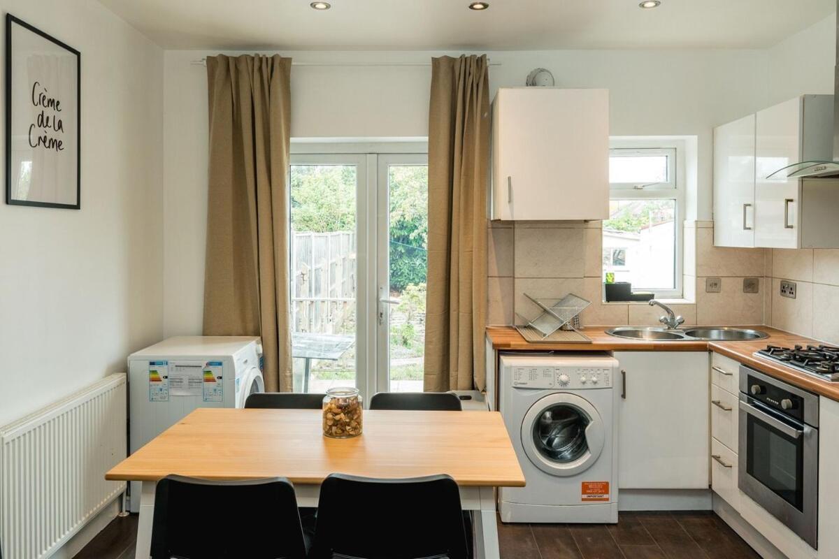 Lovely 3 Bed House In Feltham
