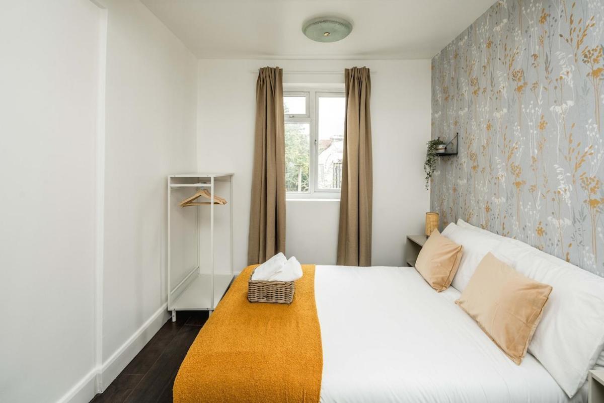 Apartment Lovely 3 Bed House In Feltham