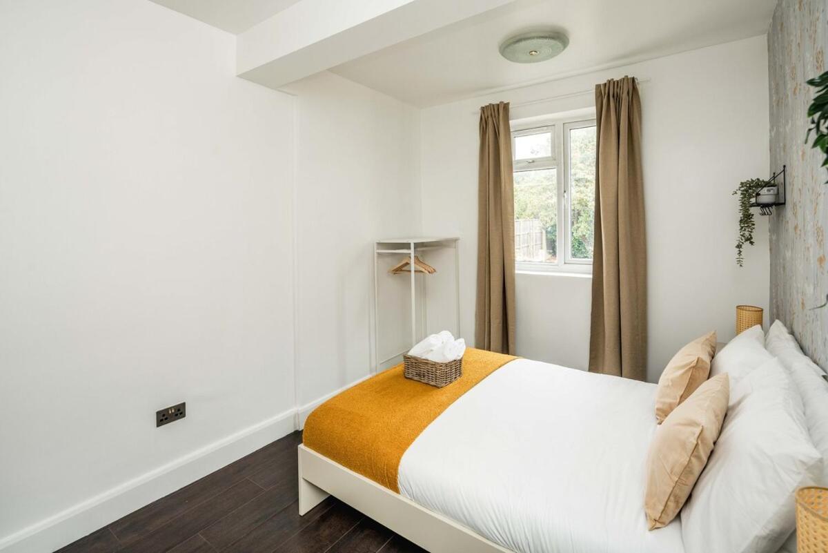Apartment Lovely 3 Bed House In Feltham