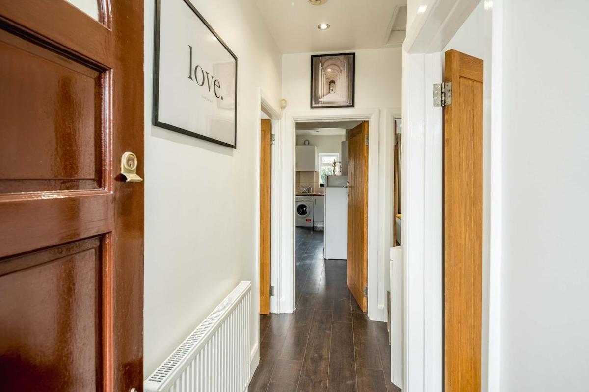 Lovely 3 Bed House In Apartment Feltham