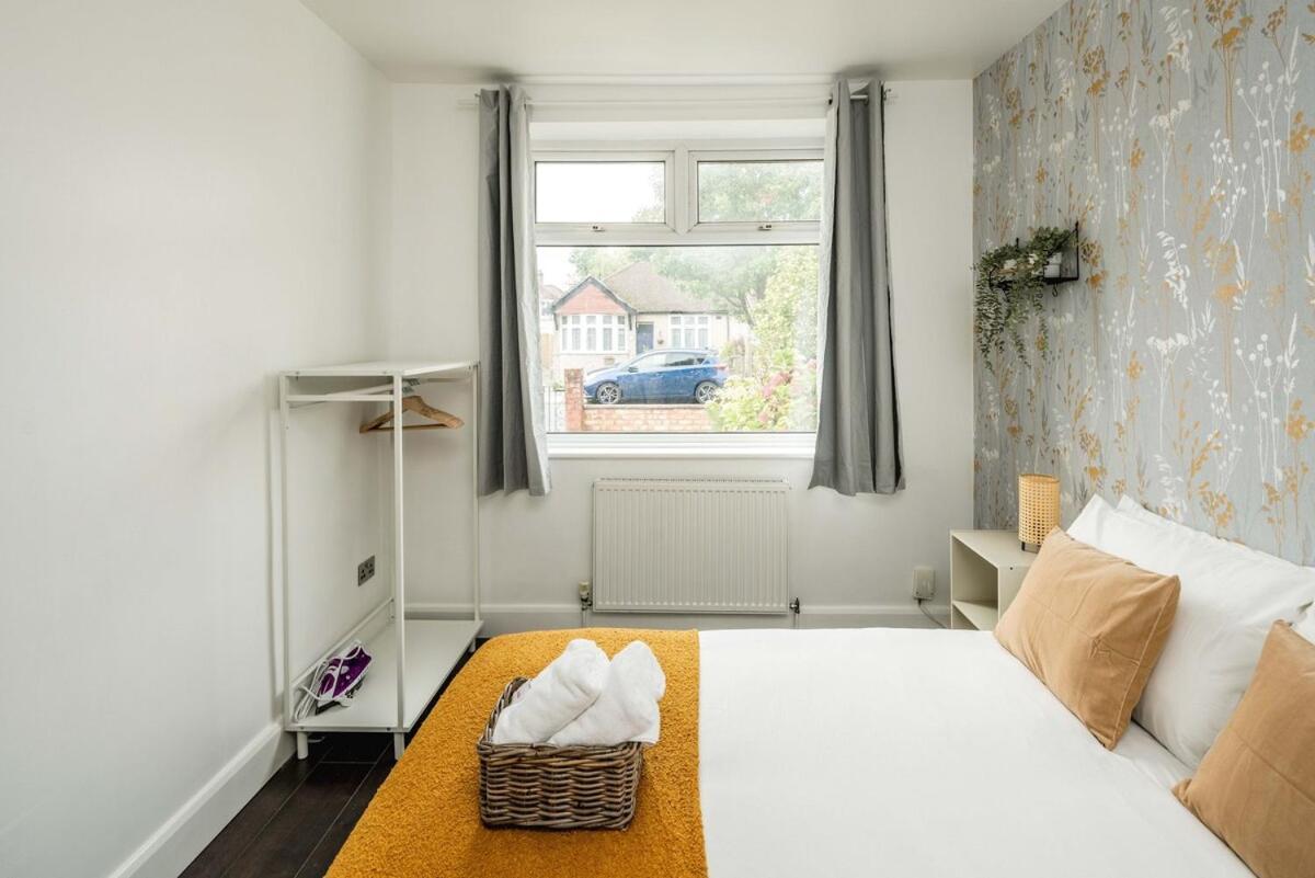 Apartment Lovely 3 Bed House In Feltham
