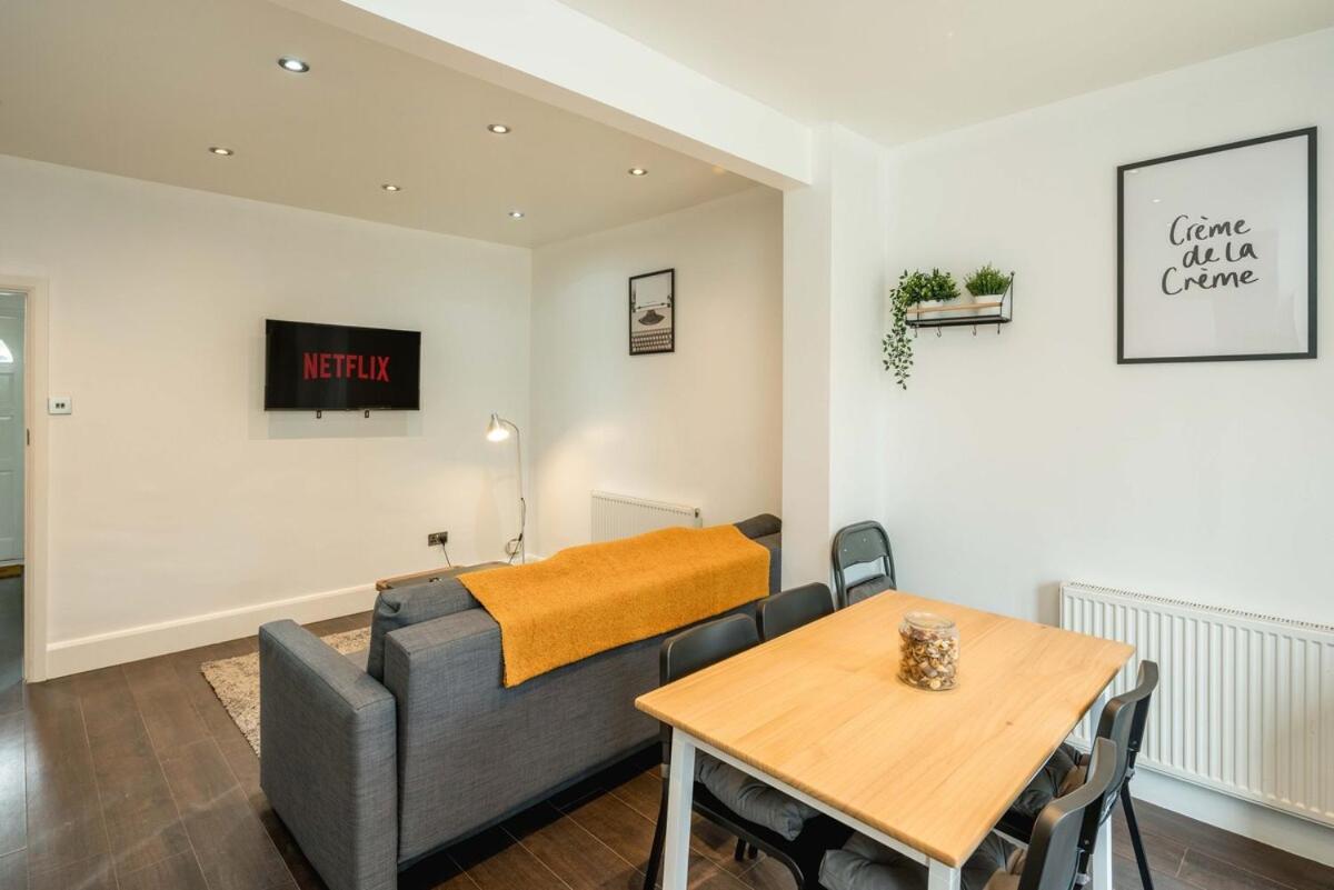 Lovely 3 Bed House In Feltham