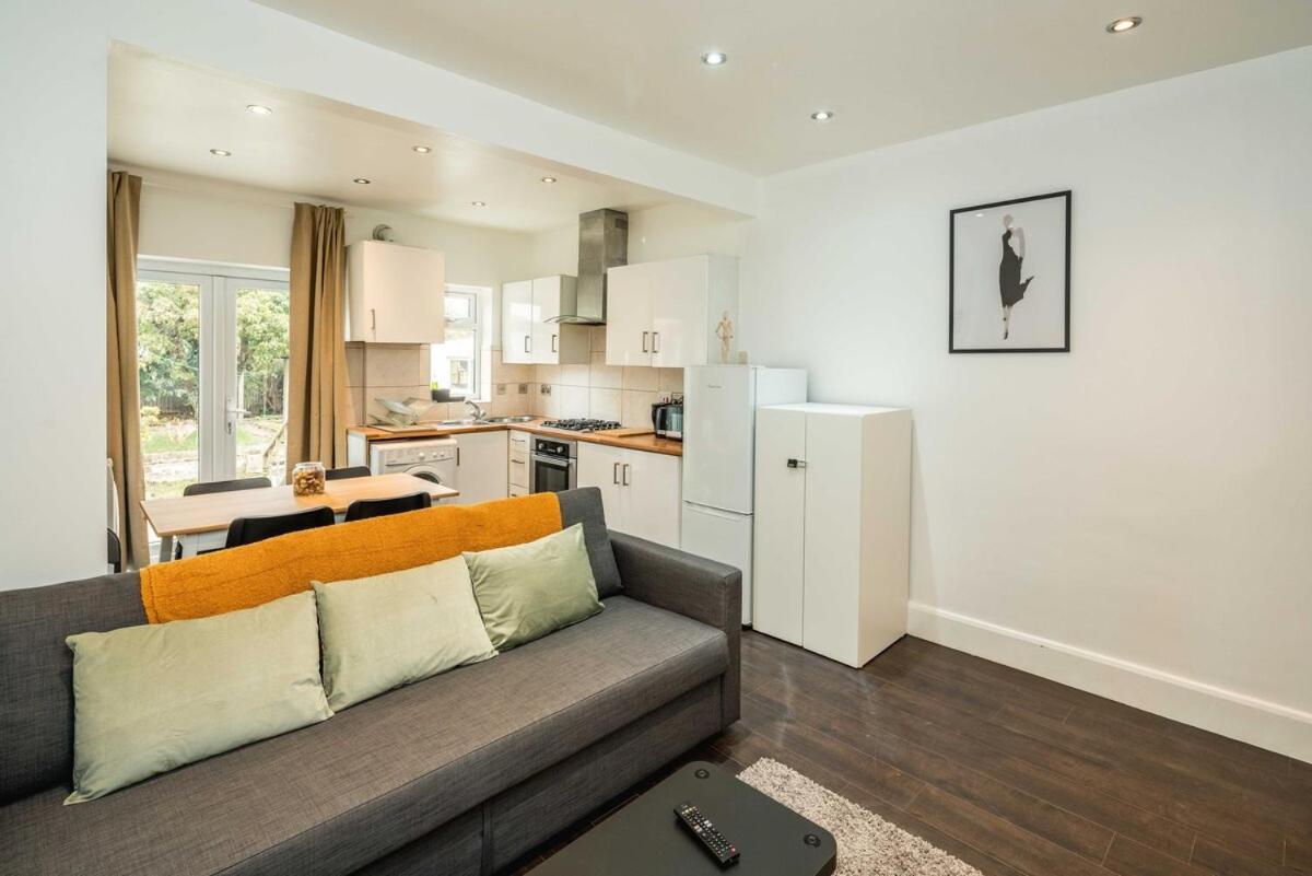 Lovely 3 Bed House In