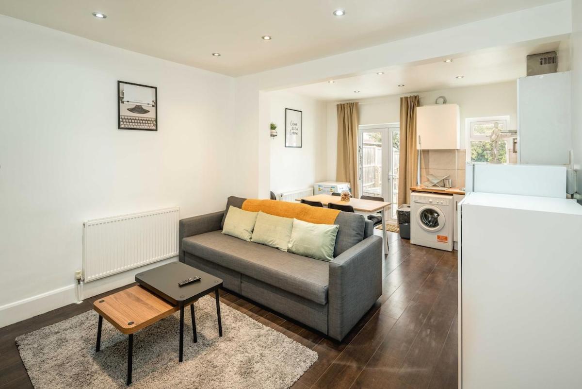 Lovely 3 Bed House In